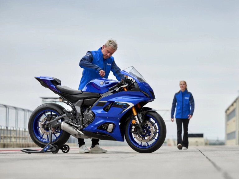 Review & Specs: Yamaha R7 (YZF-R7) – BikeBound