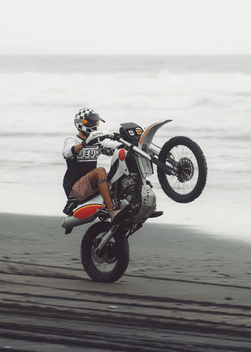 Beach Runner: “Kellyx” Kawasaki KLX250S – BikeBound