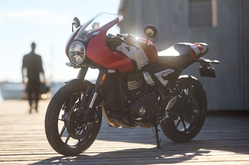Triumph Thruxton 400 Cafe Racer