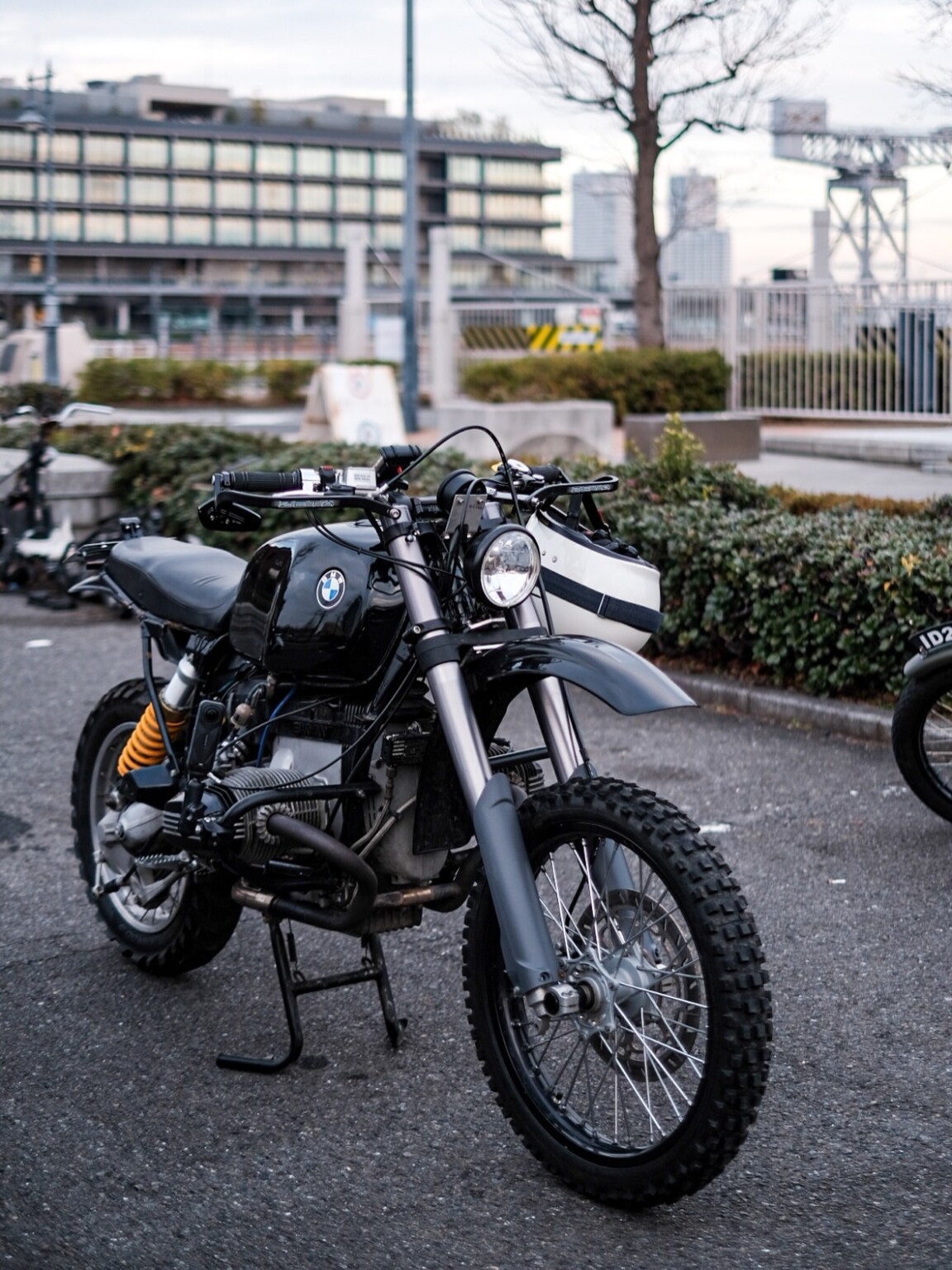 Lightweight Boxer: BMW “R100R改” Scrambler – BikeBound
