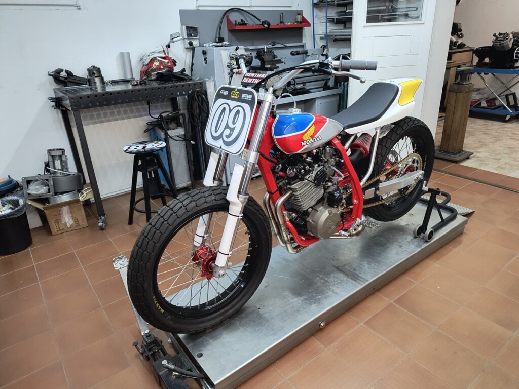 Honda XL600R Flat Tracker