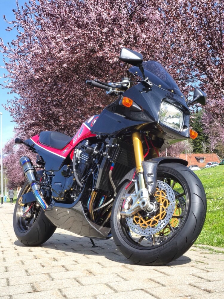 maverick-spec-140-hp-kawasaki-gpz900r-restomod-bikebound