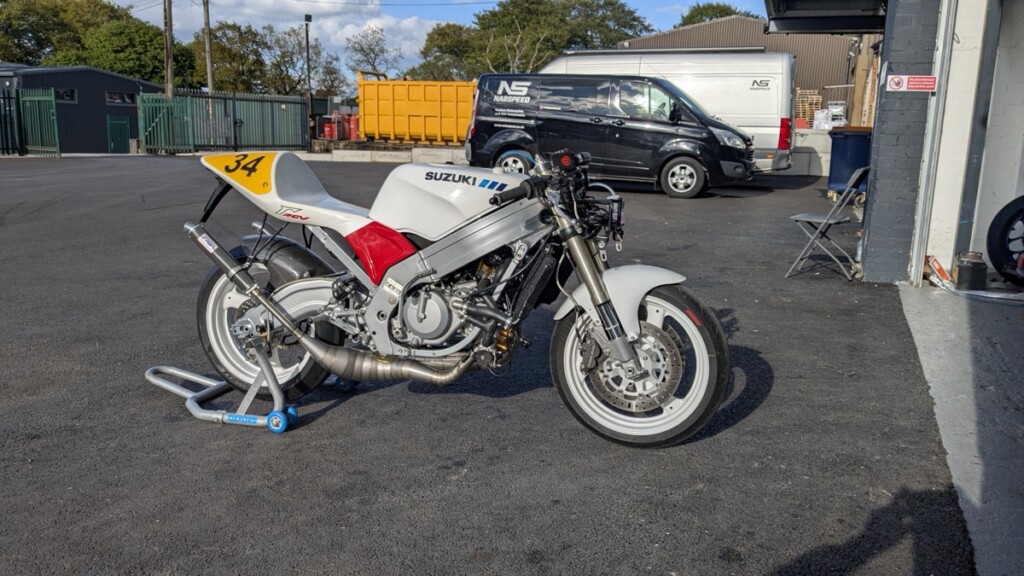 Suzuki RGV250 Pepsi