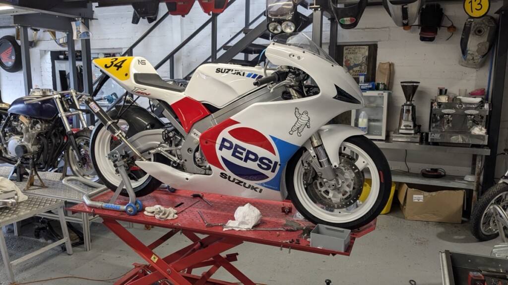 Suzuki RGV250 Pepsi
