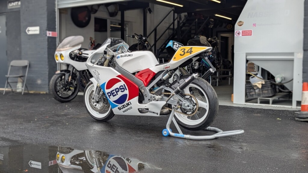 Suzuki RGV250 Pepsi