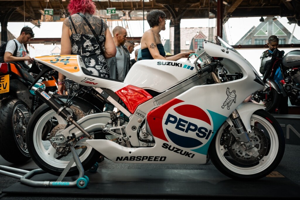 Suzuki RGV250 Pepsi