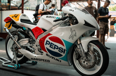 Suzuki RGV250 Pepsi