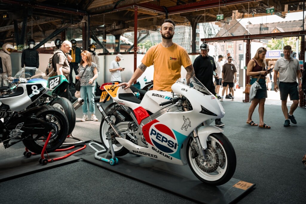 Suzuki RGV250 Pepsi