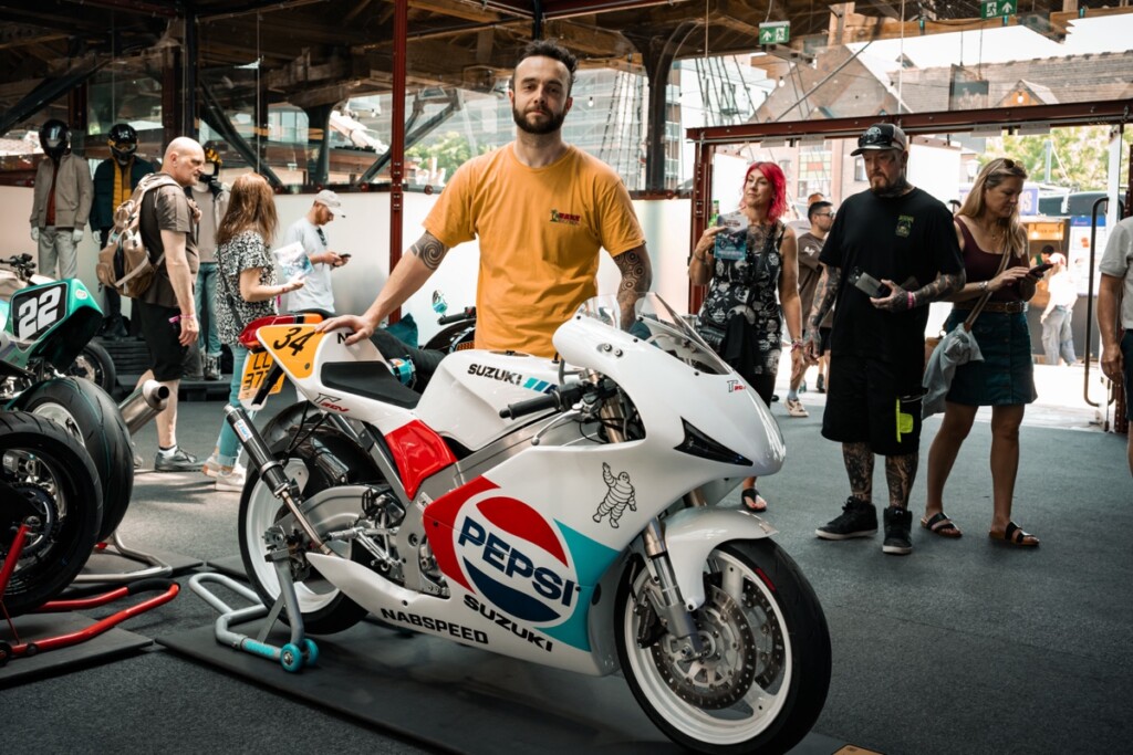 Suzuki RGV250 Pepsi
