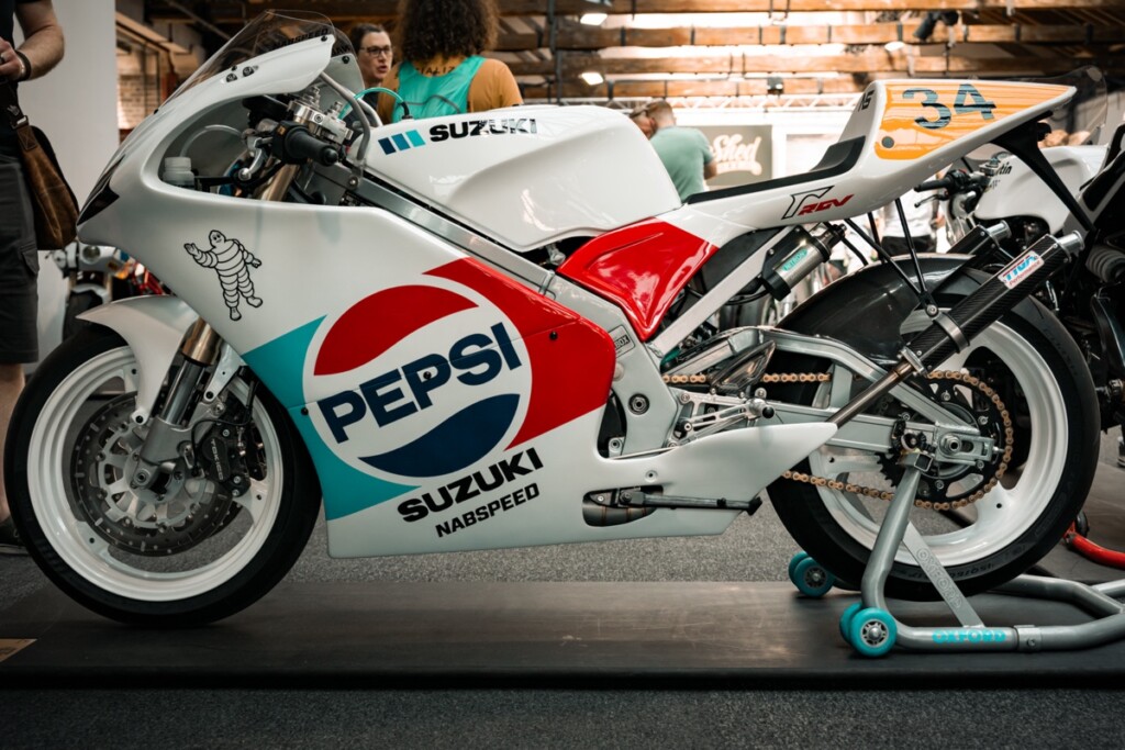Suzuki RGV250 Pepsi