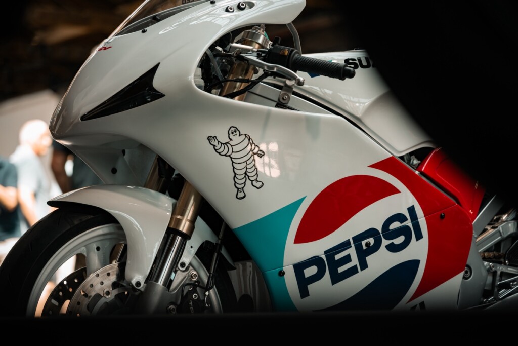 Suzuki RGV250 Pepsi