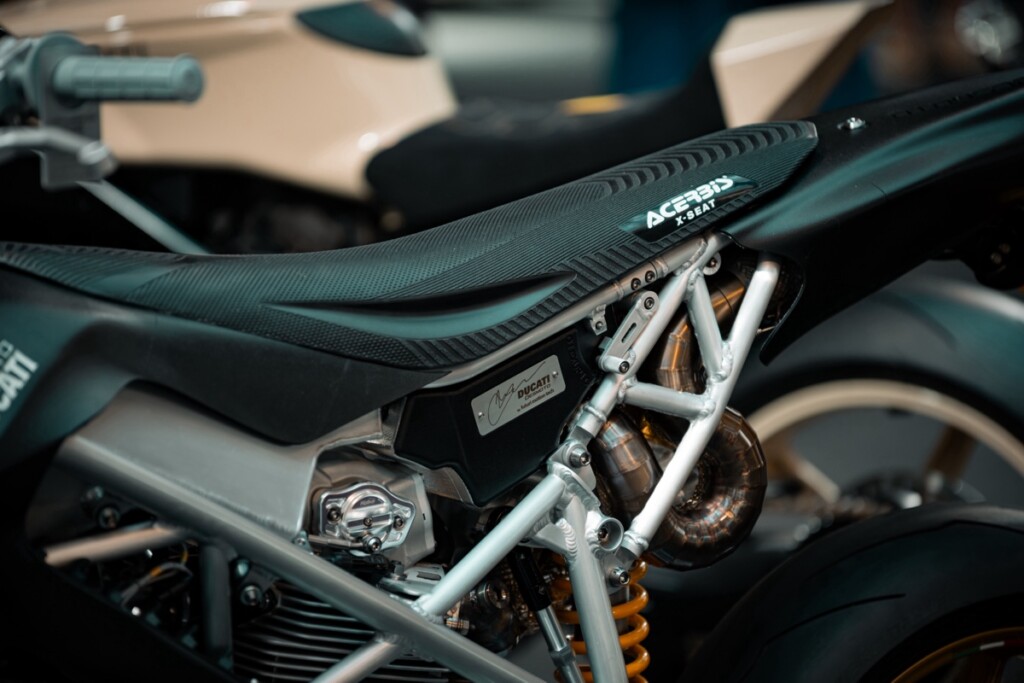 Desmoto Custom Ducati Supermoto