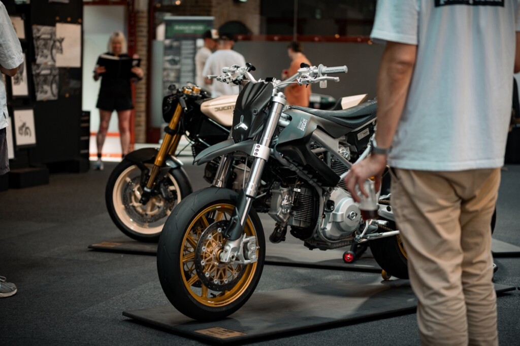 Desmoto Custom Ducati Supermoto