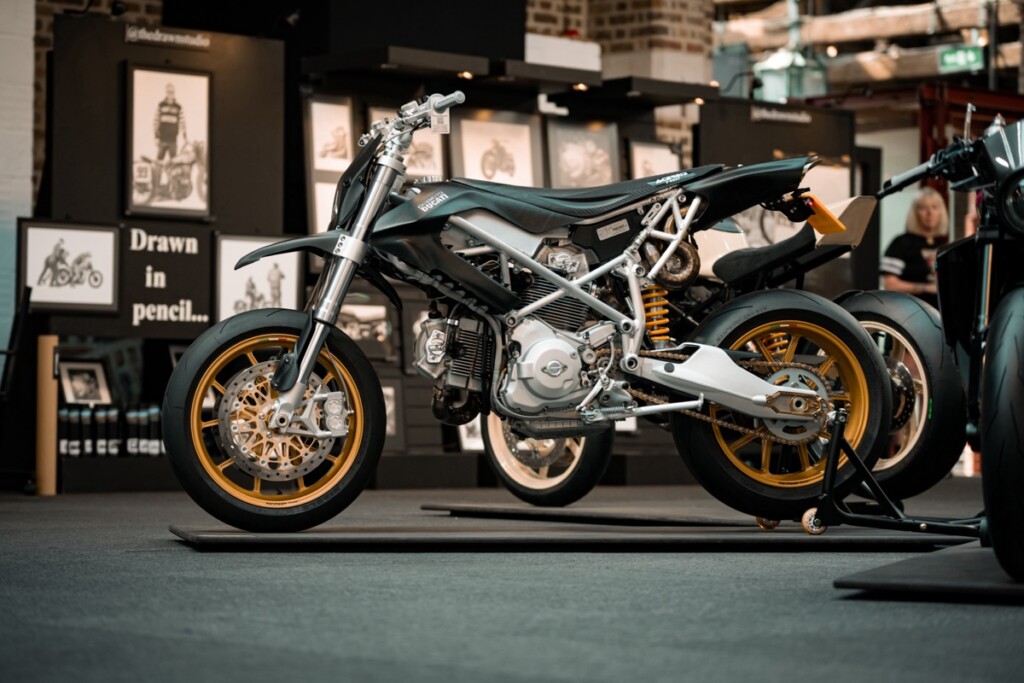 Desmoto Custom Ducati Supermoto