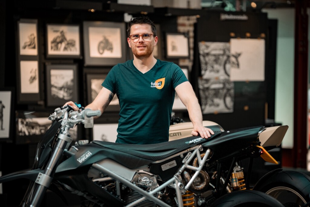 Desmoto Custom Ducati Supermoto