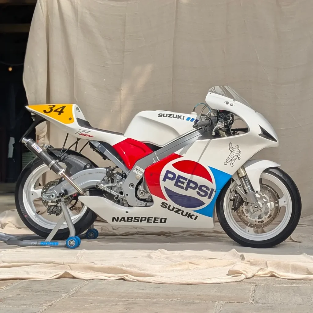 Suzuki RGV250 Pepsi