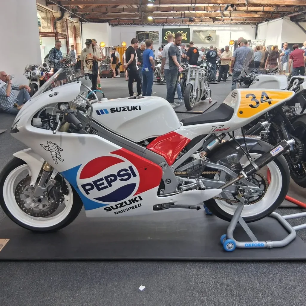 Suzuki RGV250 Pepsi