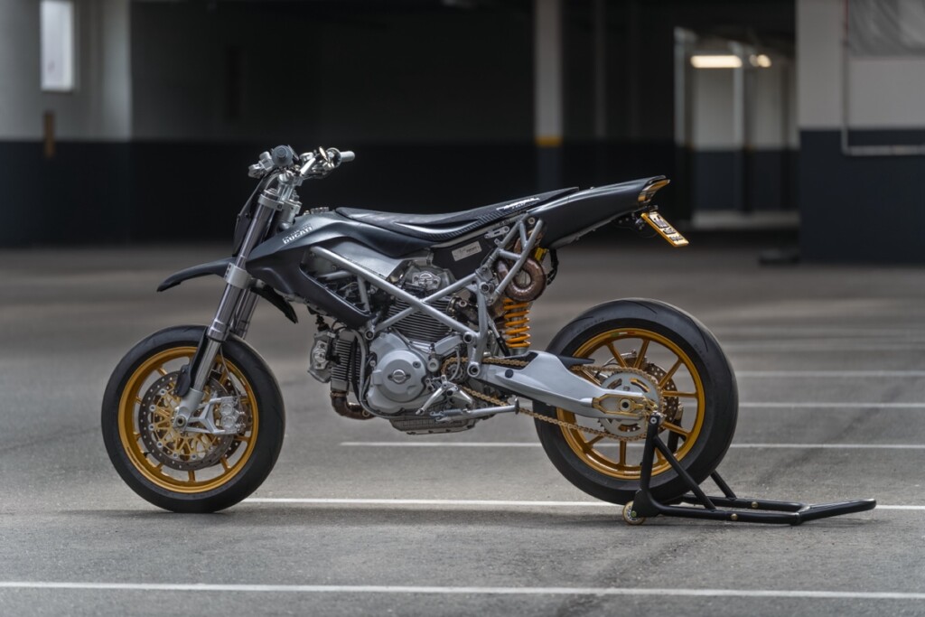 Desmoto Custom Ducati Supermoto