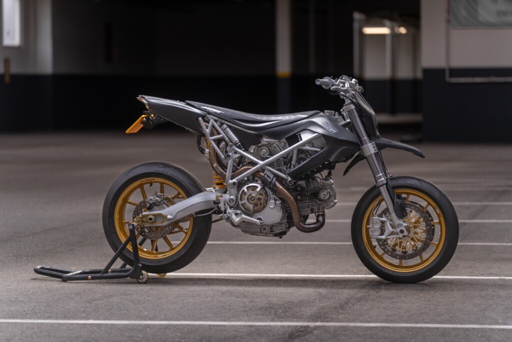 Desmoto Custom Ducati Supermoto