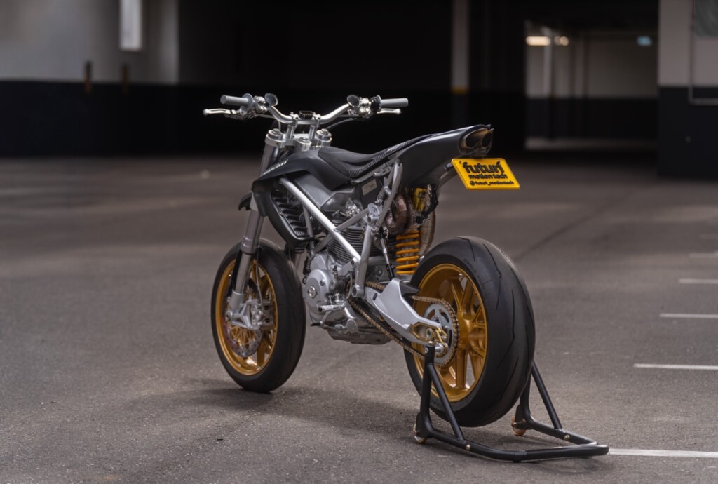 Desmoto Custom Ducati Supermoto