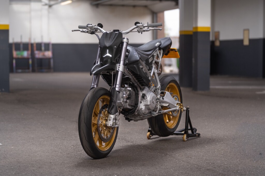 Desmoto Custom Ducati Supermoto