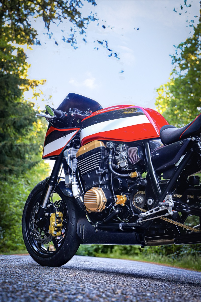 Kawasaki ZRX1200S Restomod