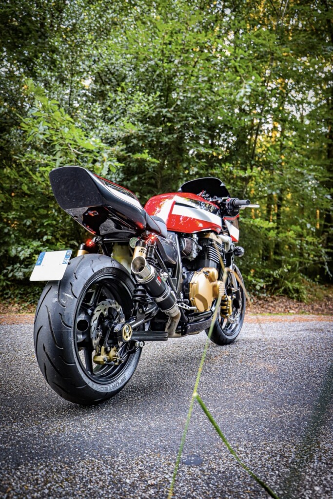 Kawasaki ZRX1200S Restomod