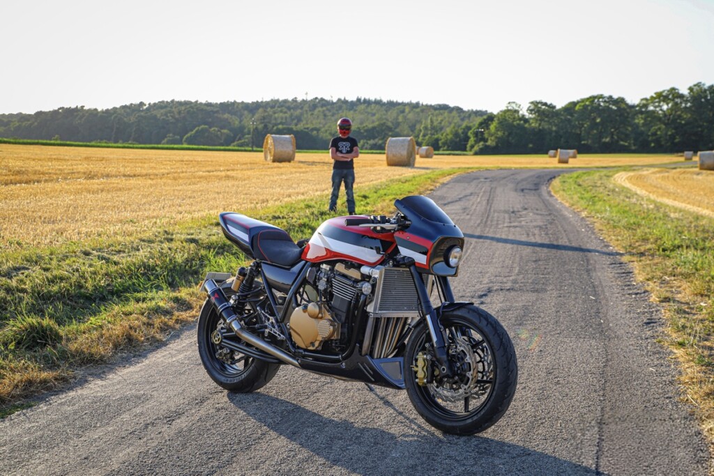 Kawasaki ZRX1200S Restomod