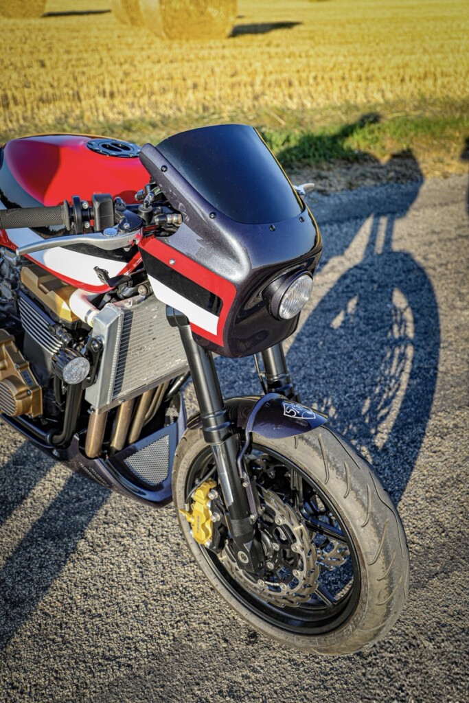 Kawasaki ZRX1200S Restomod