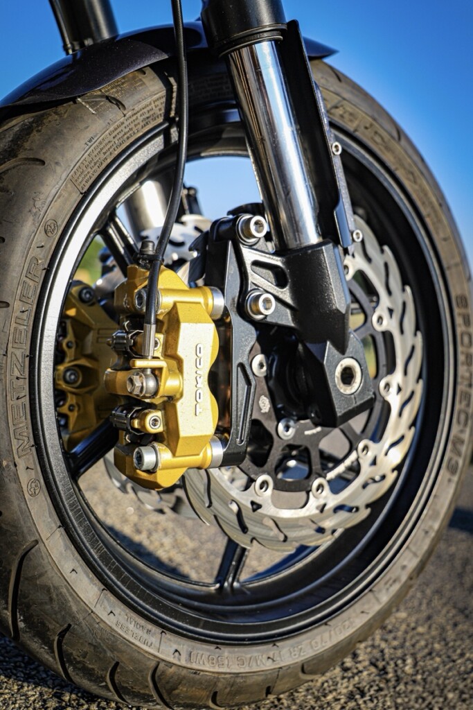 Kawasaki ZRX1200S Restomod