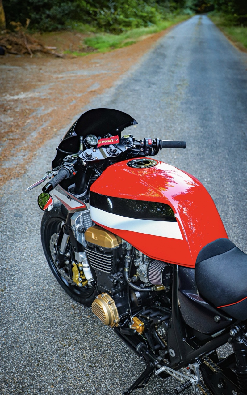 Kawasaki ZRX1200S Restomod