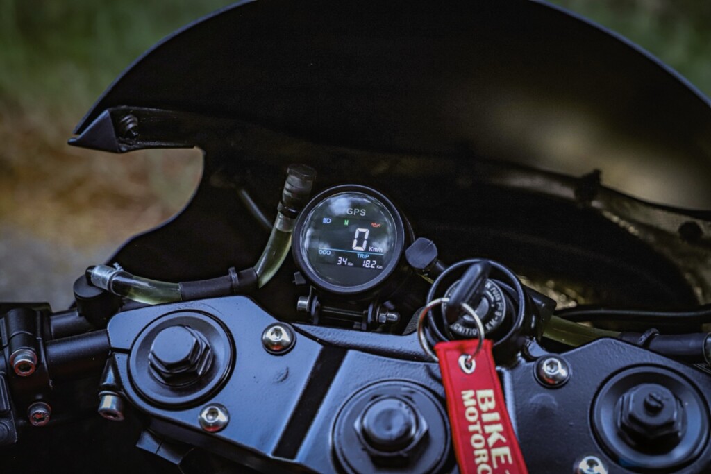 Kawasaki ZRX1200S Restomod
