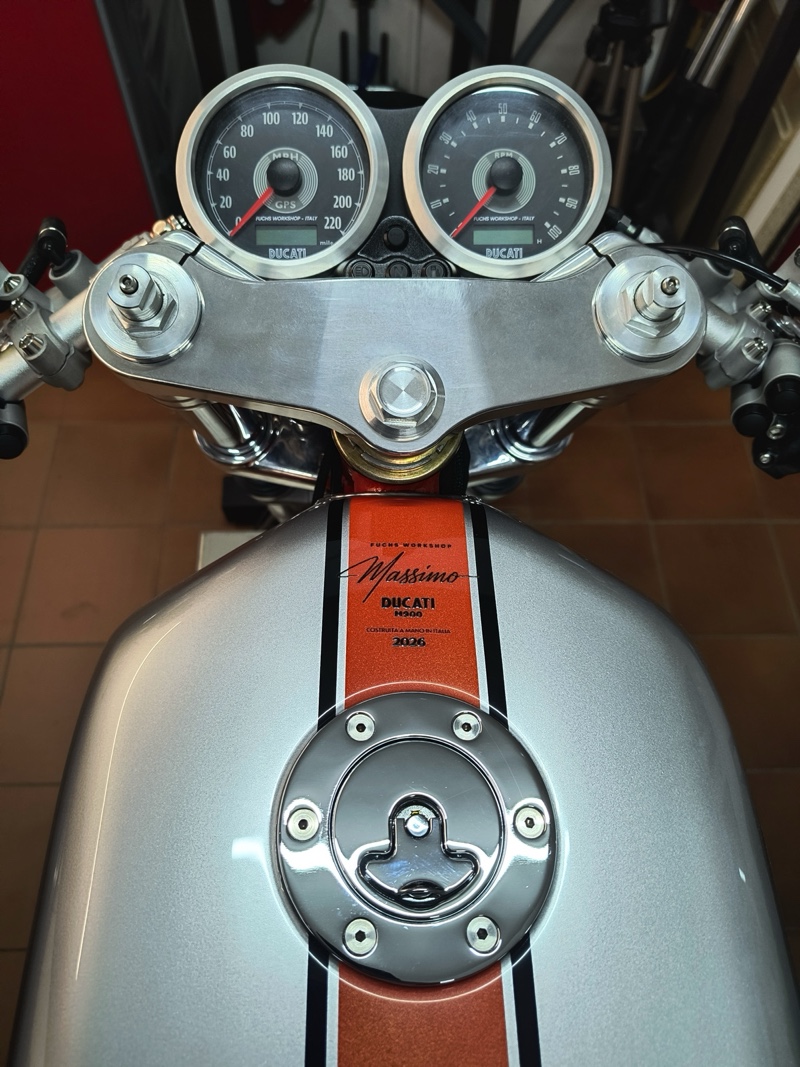 Ducati M900ie Monster Cafe Racer
