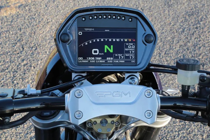 PMG V8