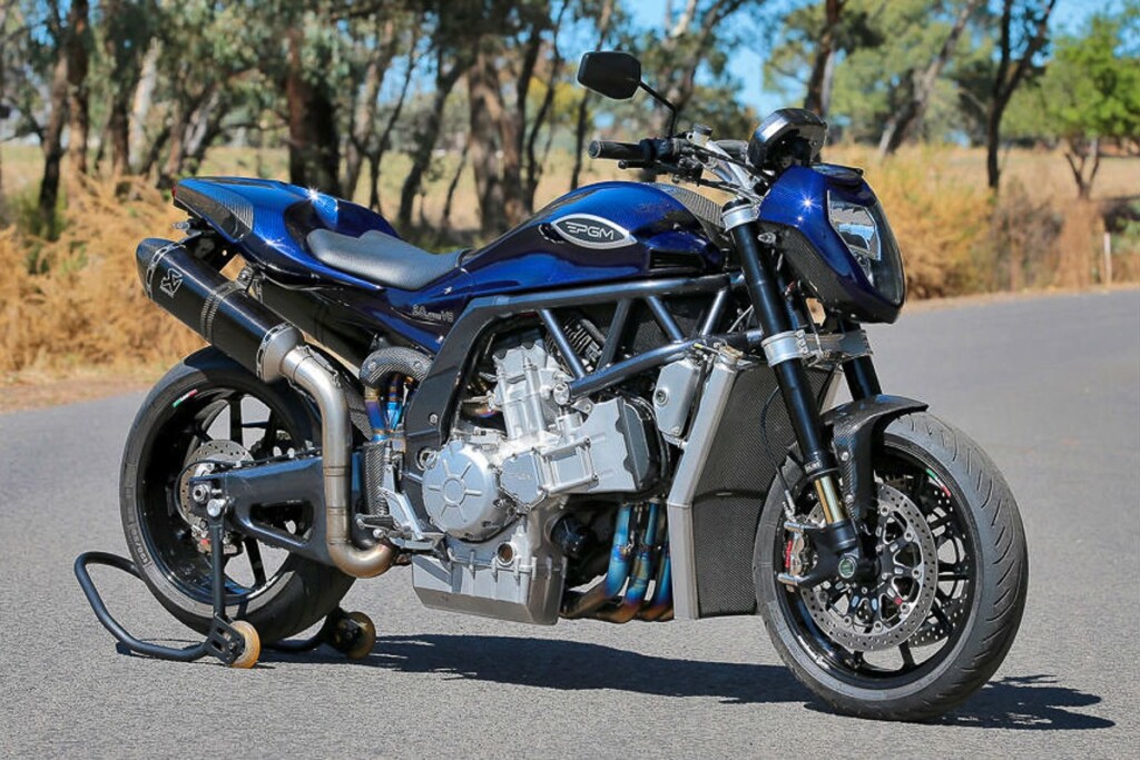 PMG V8