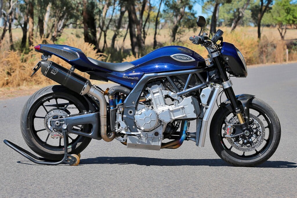 PMG V8
